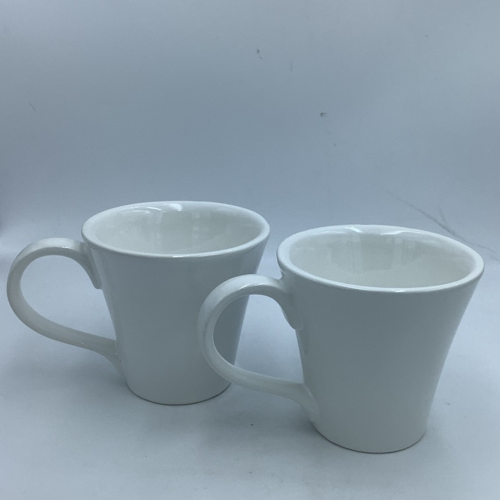Two Pottery Barn Blue Flower Mugs - Picture 4 of 8
